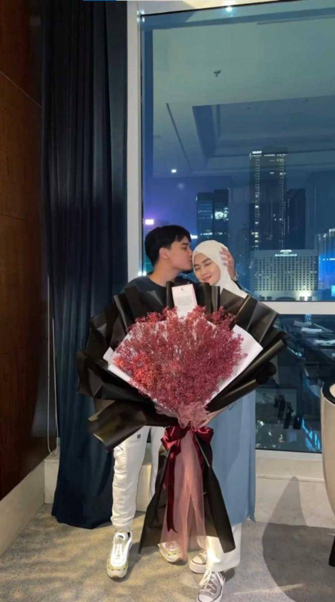 Henny Rahman umumkan kehamilan (Instagram.com/alvin_411/)