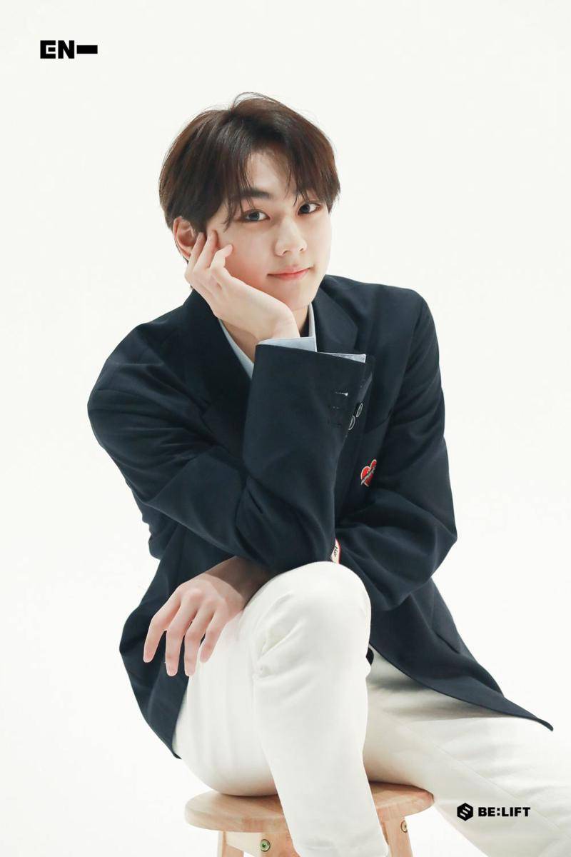 ide outfit suit ala Jungwon ENHYPEN (post.naver.com)