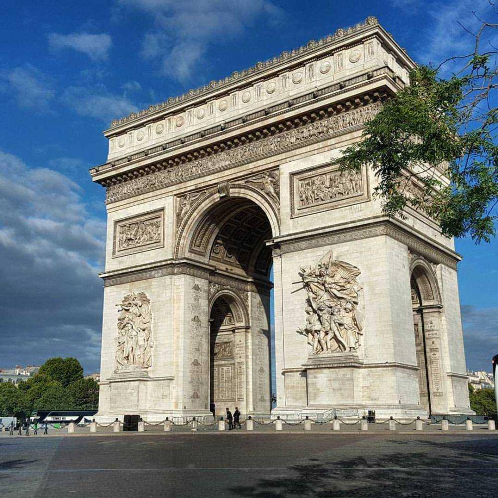 Monument Arch of Triumph (instagram.com/marina_laikjoe)