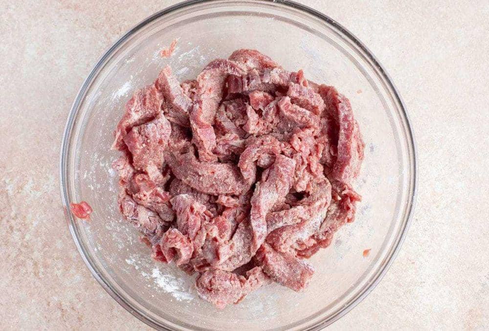 ilustrasi daging sapi dengan tepung jagung (40aprons.com)