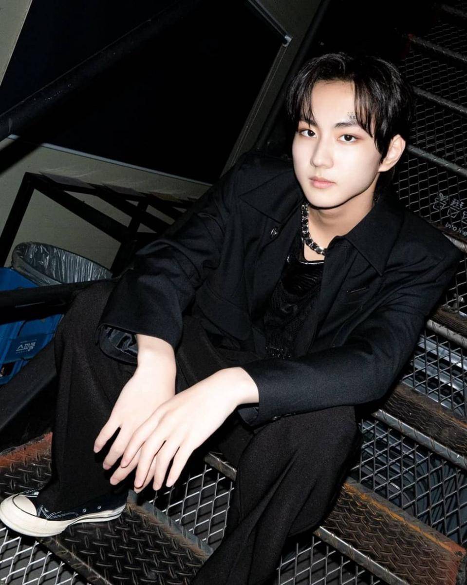 ide outfit suit ala Jungwon ENHYPEN (Instagram.com/jungwon_enhypenn)