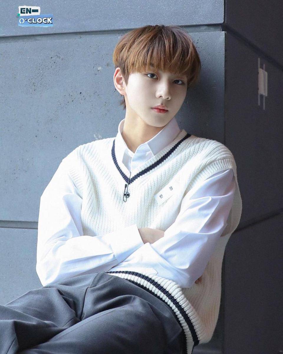 ide outfit vest ala Jungwon ENHYPEN (Instagram.com/jungwon.enhypen)