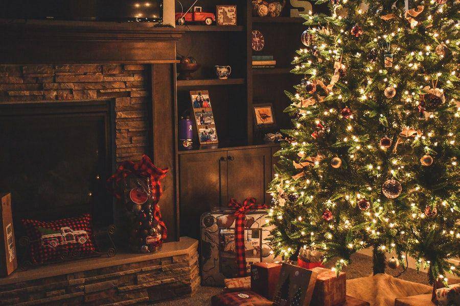 ilustrasi pohon natal (pexels.com/Brett Sayles)