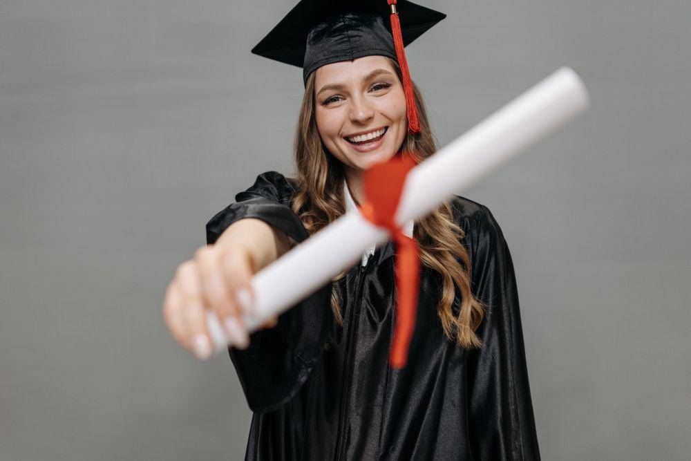 ilustrasi perayaan wisuda (pexels.com/Pavel Danilyuk)