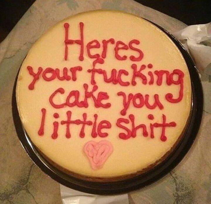 tulisan kocak di kue ulang tahun (instagram.com/shitposthub)