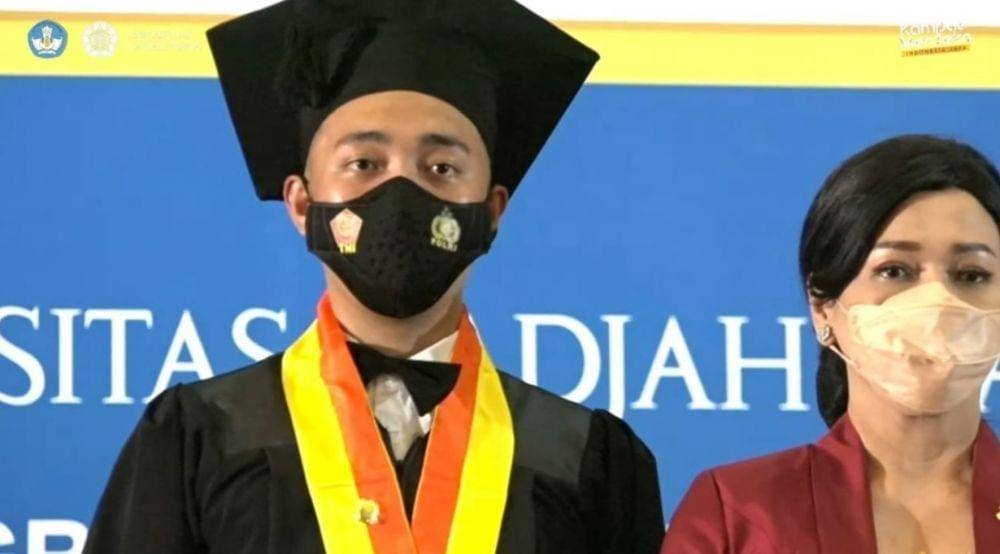 Putra Panglima TNI, Andrew Perkasa meraih gelar sarjana dan bisnis dari Universitas Gadjah Mada pada Rabu, 25 Mei 2022. (Tangkapan layar YouTube UGM)