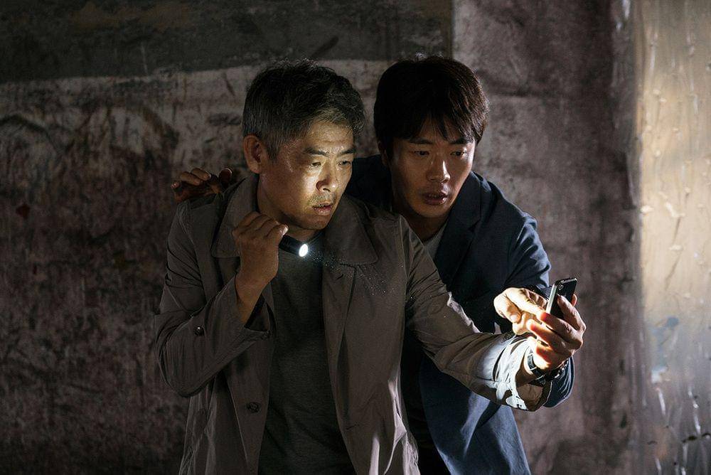Sung Dong Il dan Kwon Sang Woo di The Accidental Detective 2 (dok. CJ ENM/The Accidental Detective 2)