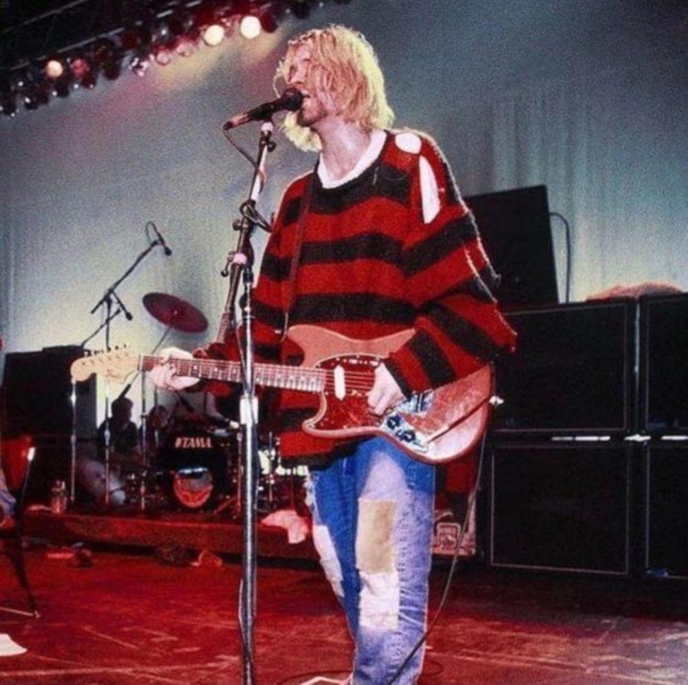 10 Fashion Style Kurt Cobain Nirvana yang Bisa Bikin Kamu Tambah Kece