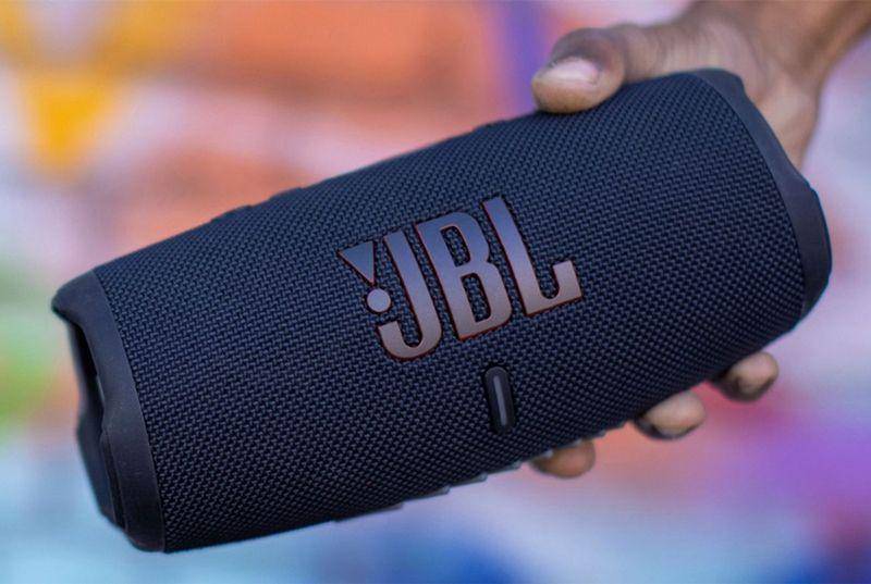 JBL Charge 5 (pcmag.com)