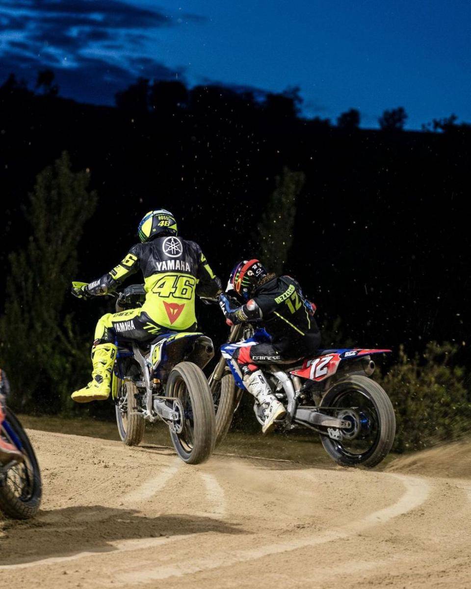Marco Bezzecchi dan Valentino Rossi (instagram.com/marcobez72)