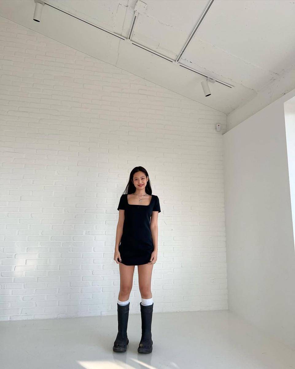 OOTD ngedate ala Jennie Blackpink (instagram.com/jennierubyjane)