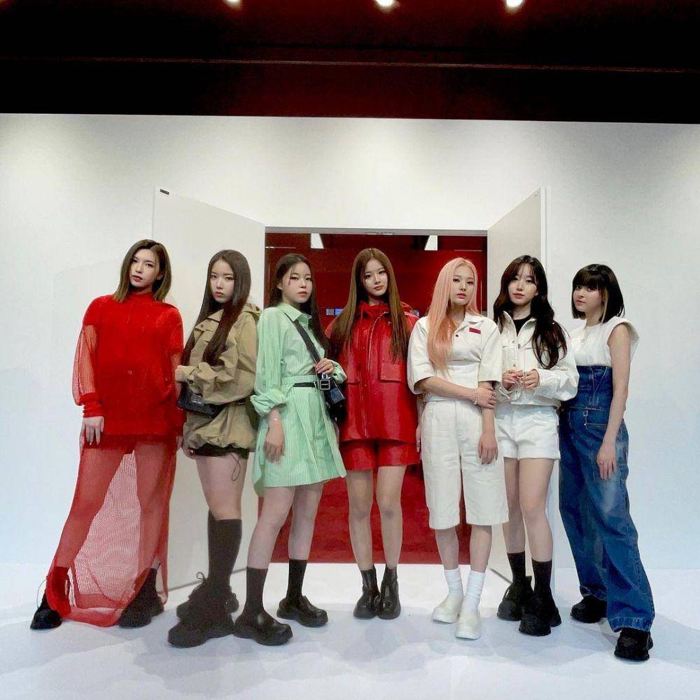 NMIXX (instagram.com/nmixx_official)