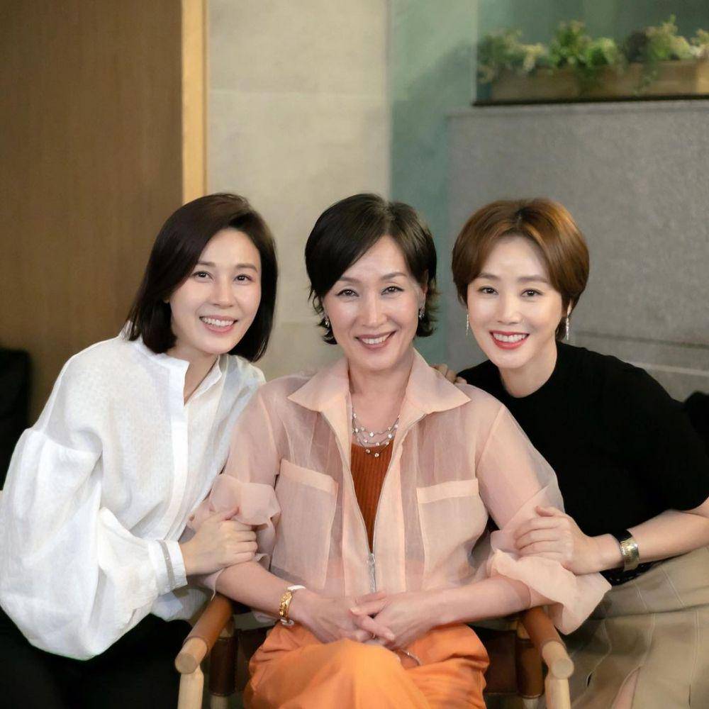 Kim Sung Ryoung, Kim Ha Neul dan Lee Hye Young (instagram.com/sungryoung_kim/)