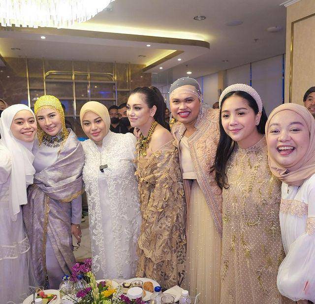 Potret tamu artis di halal bi halal MS Glow (instagram.com/wanda_haraa)