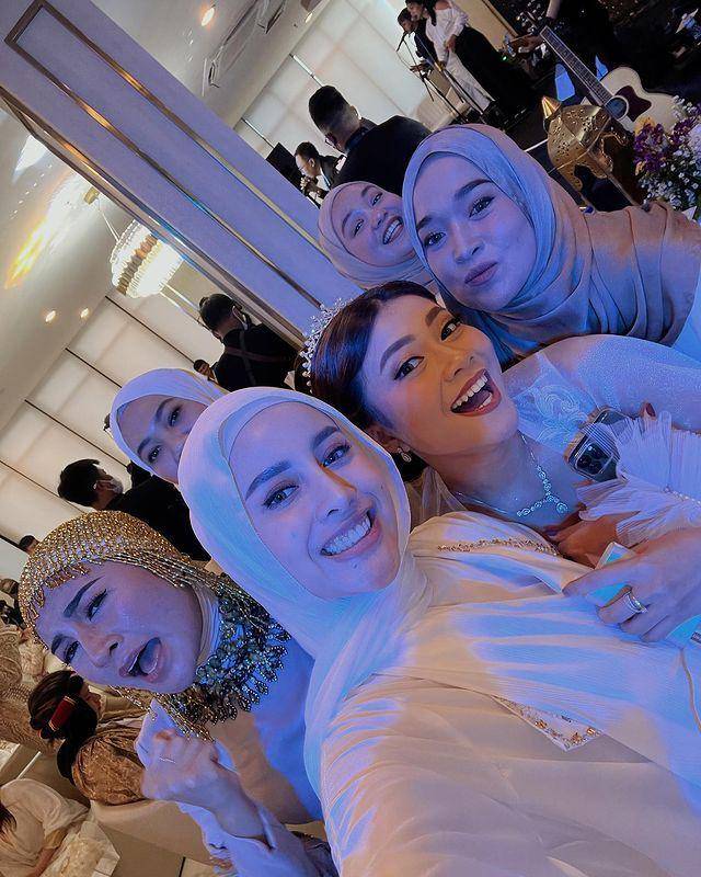 Potret tamu artis di halal bi halal MS Glow (instagram.com/emyaghnia)