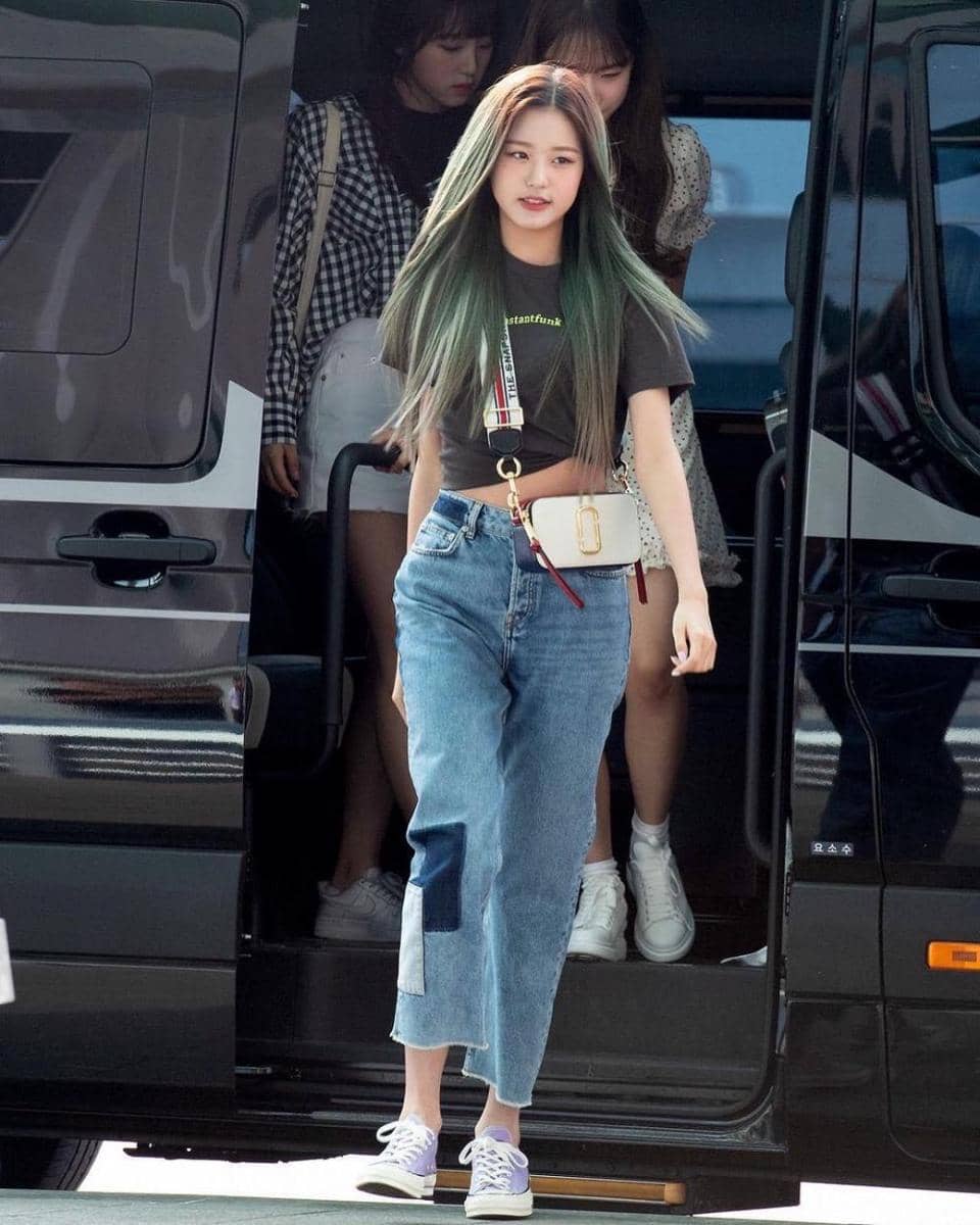 jeans Woonyoung IVE (instagram.com/izone___jangwonyoung)