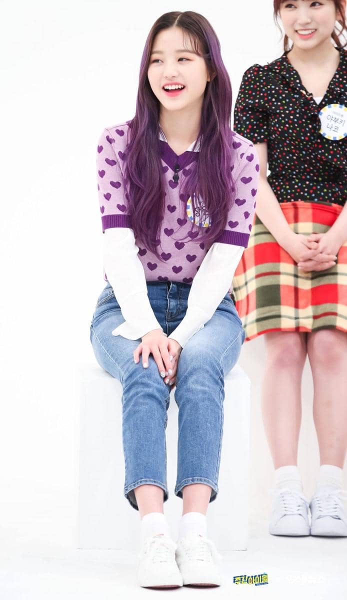 jeans Wonyoung IVE (twitter.com/Karinaa00480465)