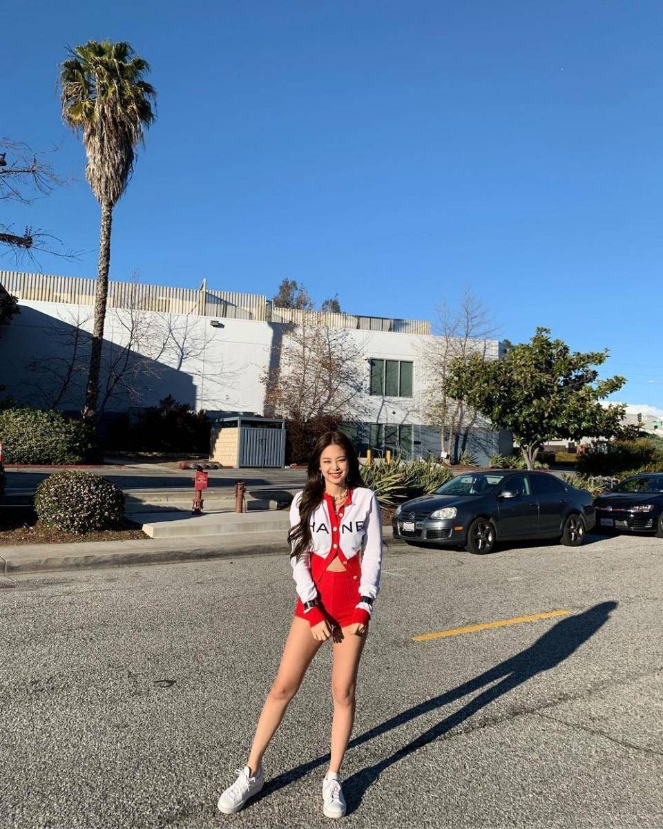 OOTD ngedate ala Jennie Blackpink (instagram.com/jennierubyjane)