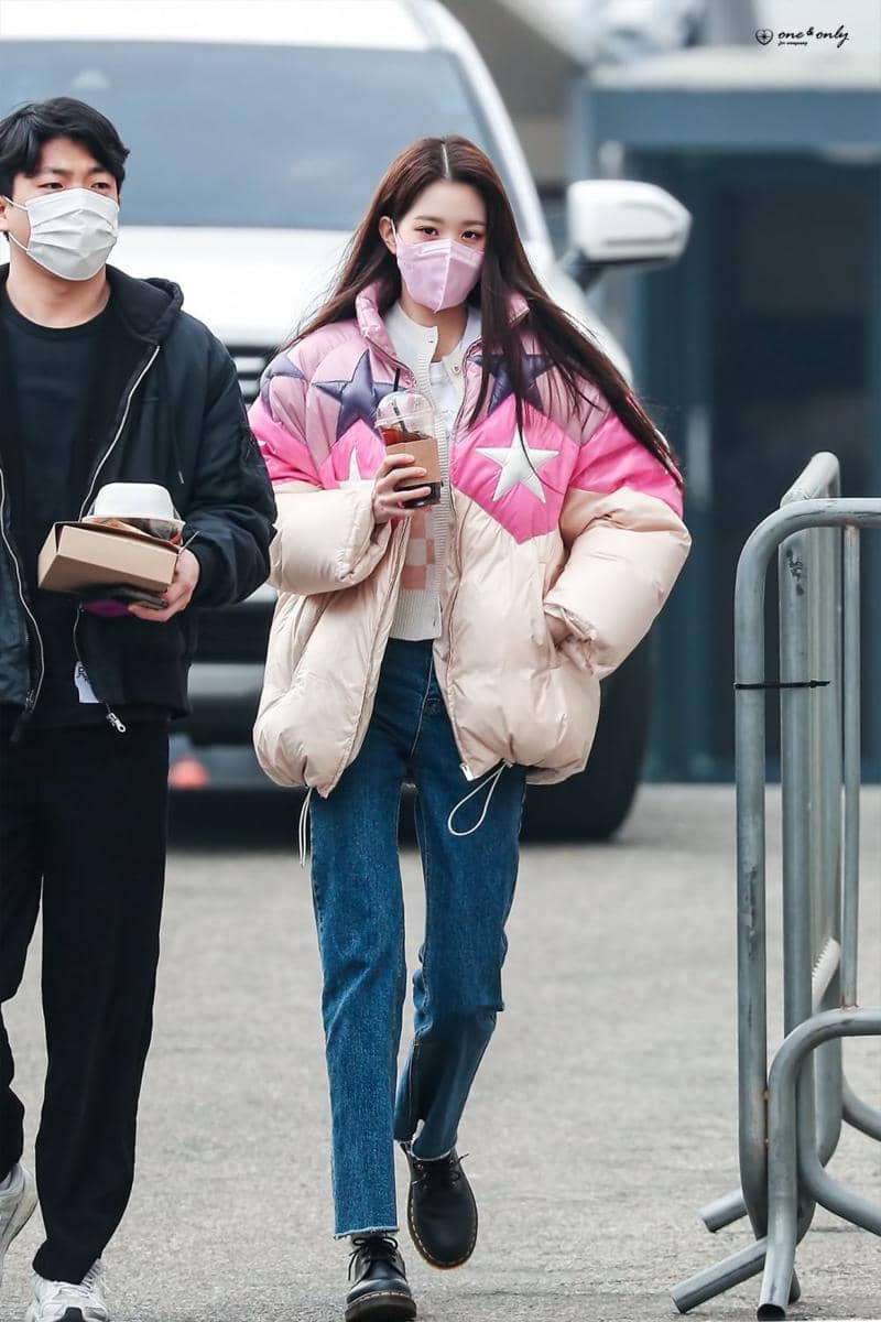 jeans Wonyoung IVE (twitter.com/oneandonly_ive)