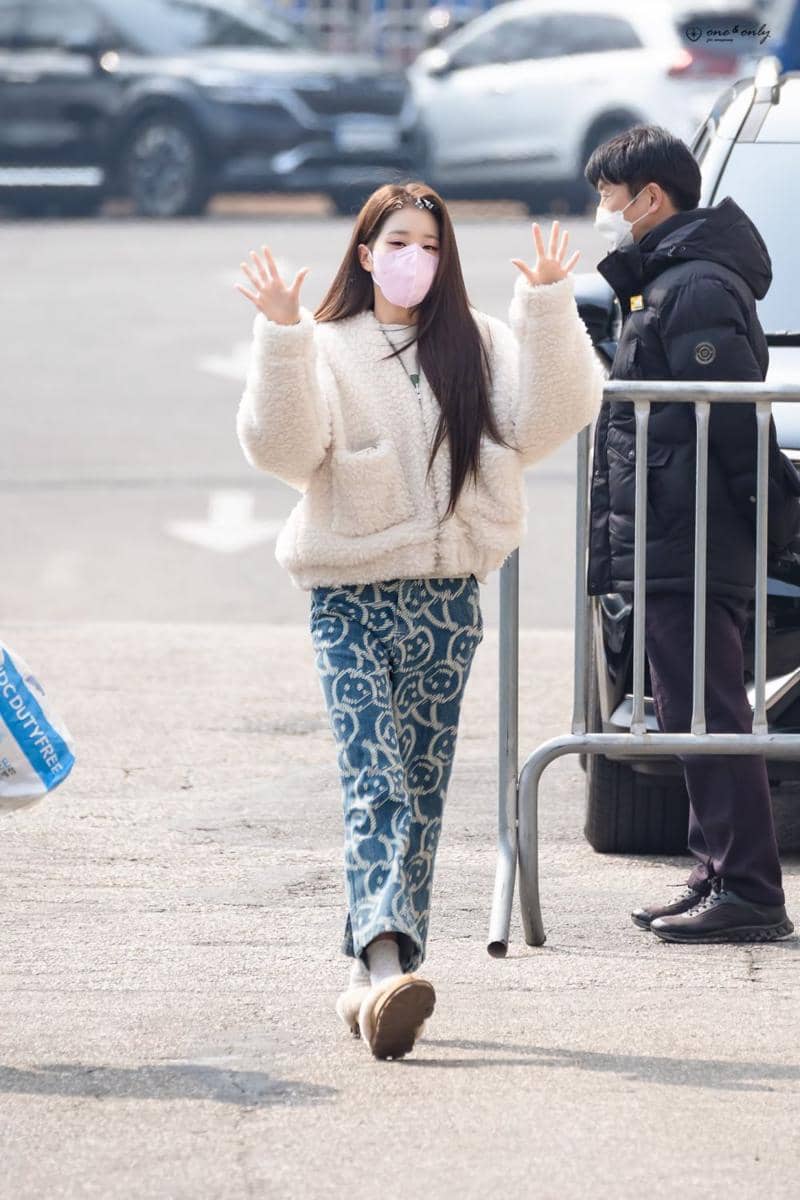 jeans Wonyoung IVE (twitter.com/oneandonly_ive)