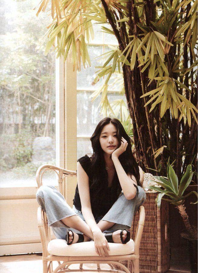 jeans Woonyoung IVE (twitter.com/ayakanokid)