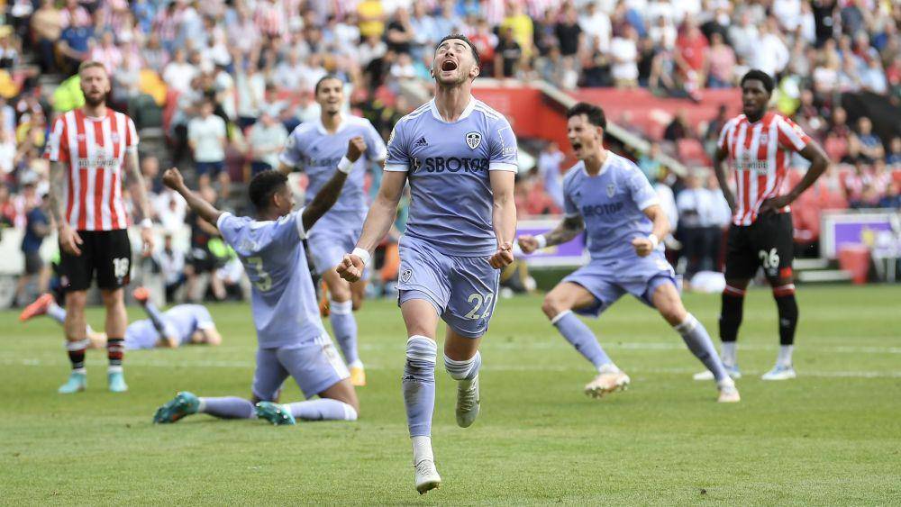 Para pemain Leeds United melakukan selebrasi setelah mengalahkan Brentford di Premier League. (twitter.com/LUFC)