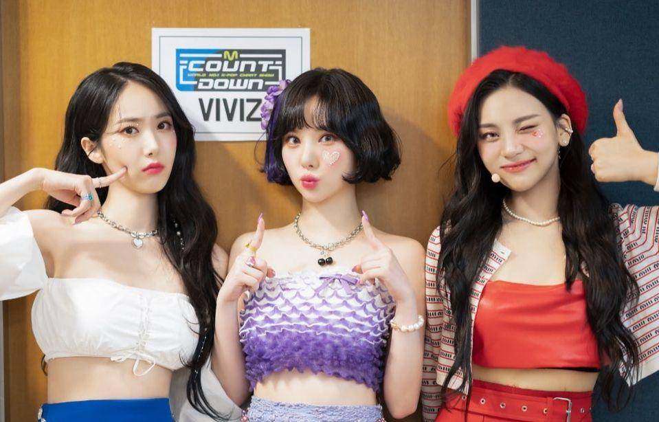 VIVIZ (instagram.com/viviz_official)