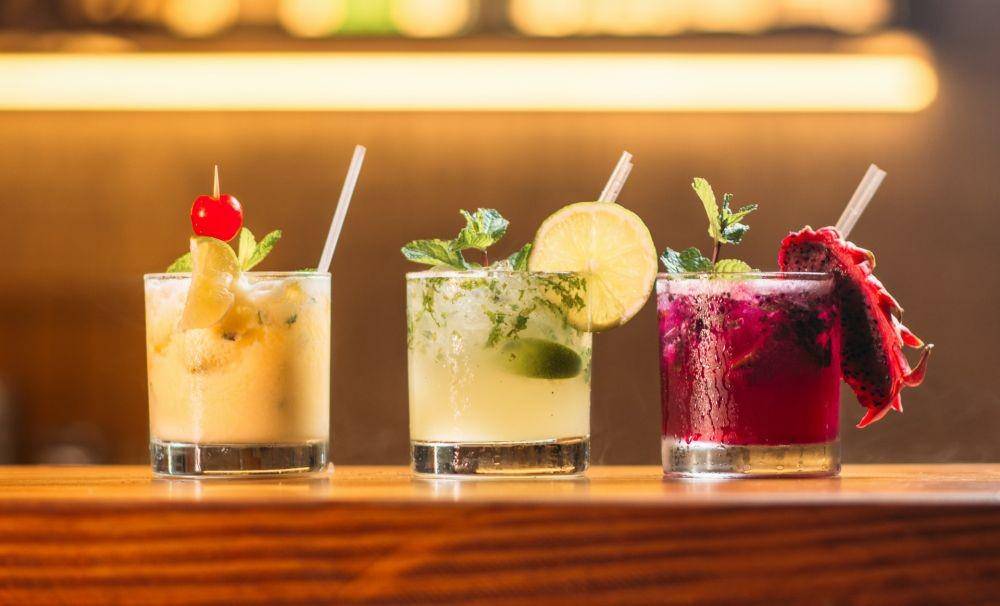 fruits mojitos (unsplash.com/kobbyfotos)