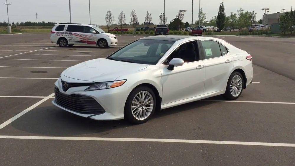 Toyota Camry XLE 2018 (autofun.co.id)