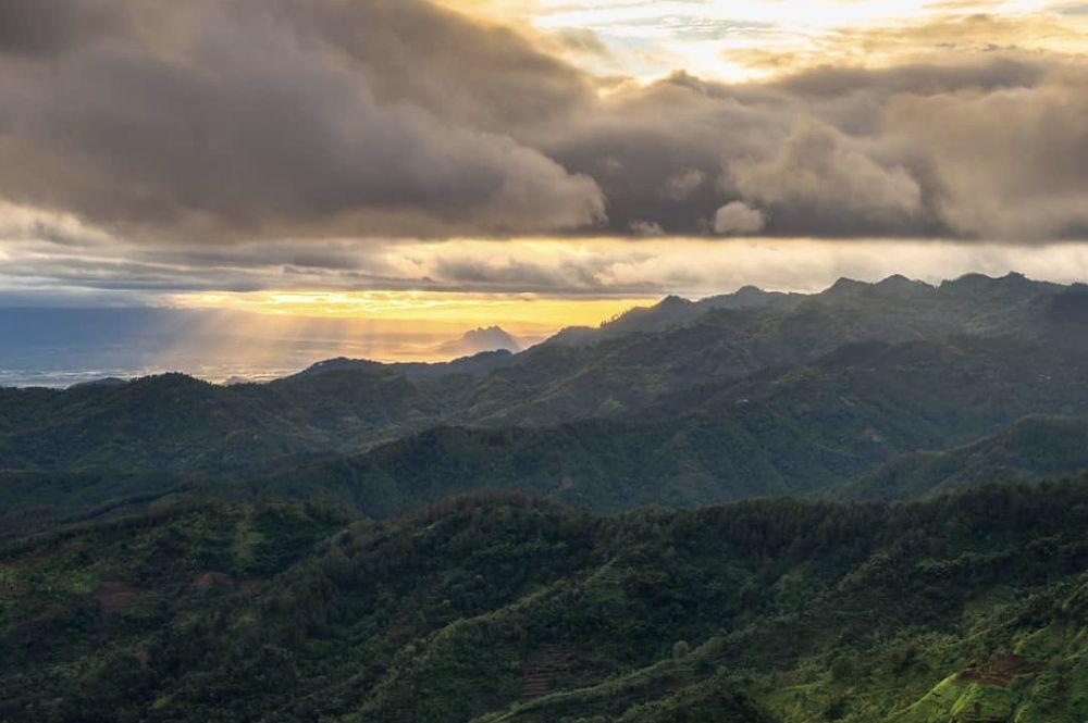 Wisata Gunung Besek: Info Rute, Harga, Lokasi, dan Jalur Pendakian