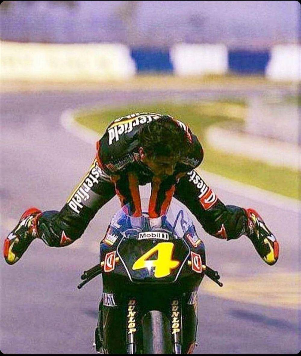 Max Biaggi (instagram.com/maxbiaggiofficial)