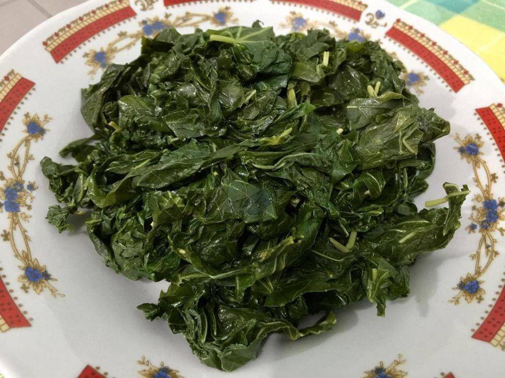 daun singkong rebus (instagram.com/ami_tjong)