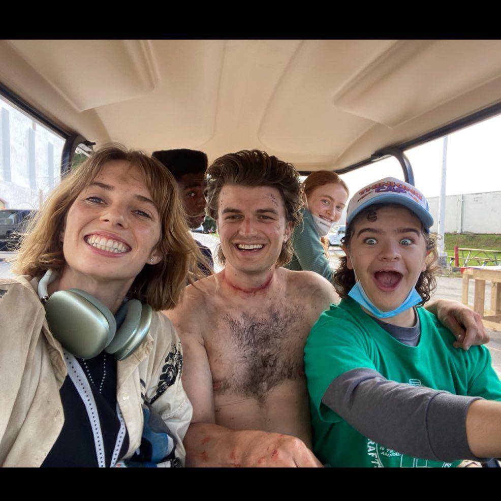 potret kebersamaan pemeran serial Stranger Things Season 4 (instagram.com/maya_hawke)