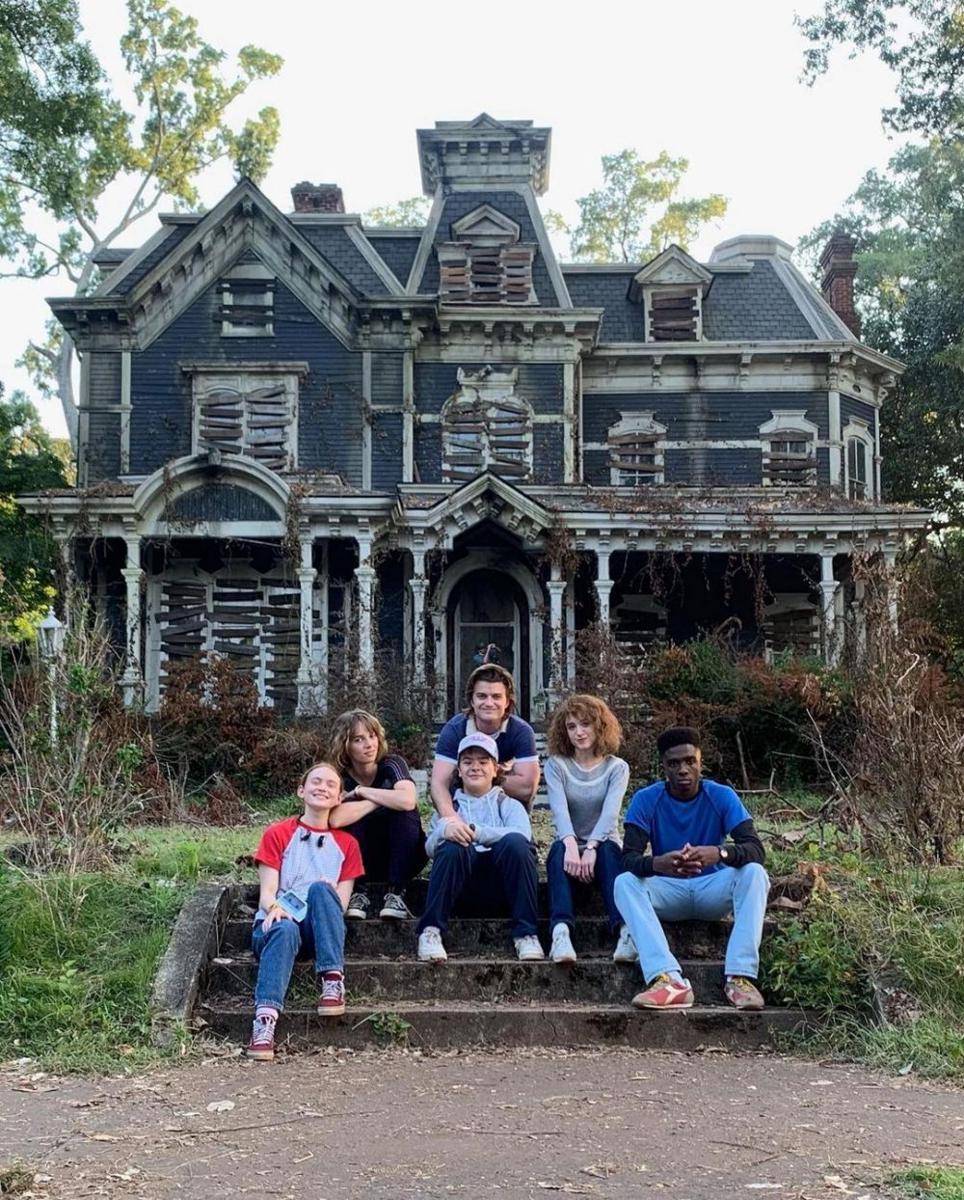 potret kebersamaan pemeran serial Stranger Things Season 4 (instagram.com/netflix)