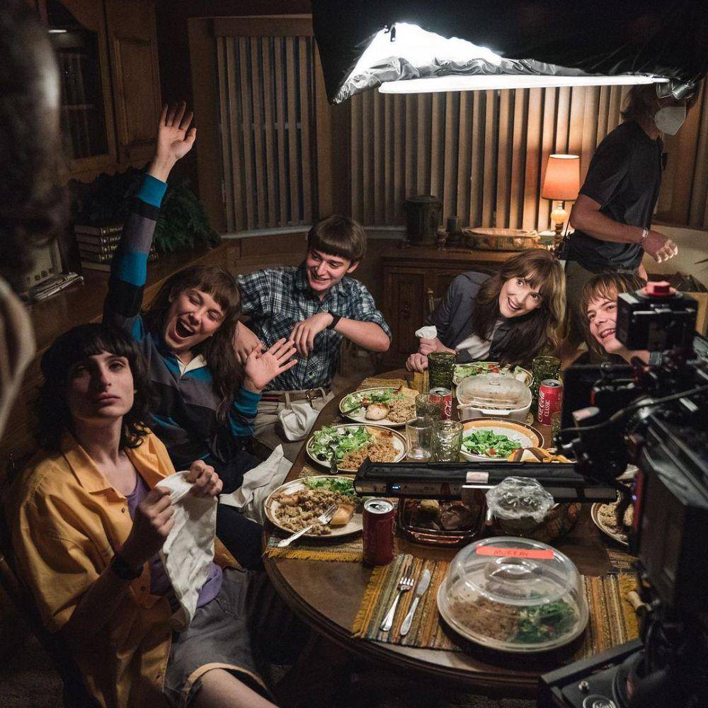 potret kebersamaan pemeran serial Stranger Things Season 4 (instagram.com/strangerthingstv)