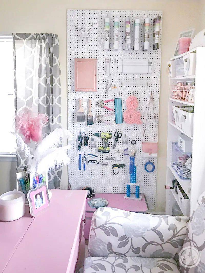 ilustrasi craft room (happilyeverafteretc.com)