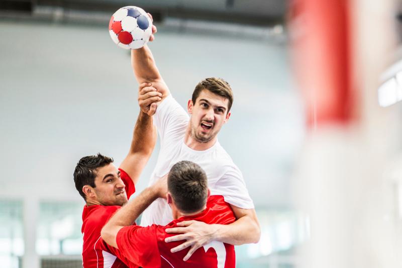 7 Perbedaan Bola Tangan dan Bola Basket yang Mencolok, Apa Saja?
