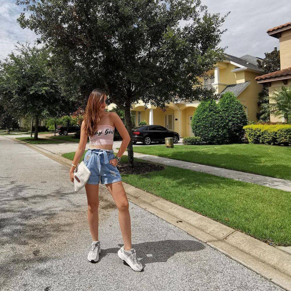 Mix and match celana jeans ala Nia Ramadhani (instagram.com/ramadhaniabakrie)
