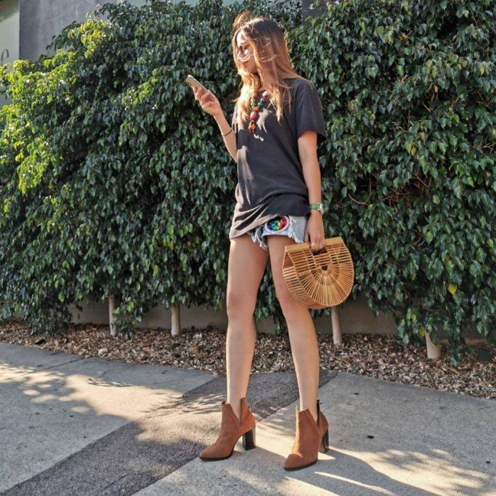 Mix and match celana jeans ala Nia Ramadhani (instagram.com/ramadhaniabakrie)