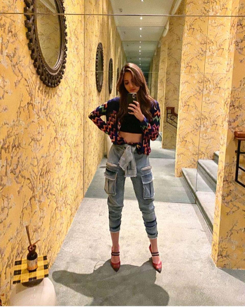 Mix and match celana jeans ala Nia Ramadhani (instagram.com/ramadhaniabakrie)