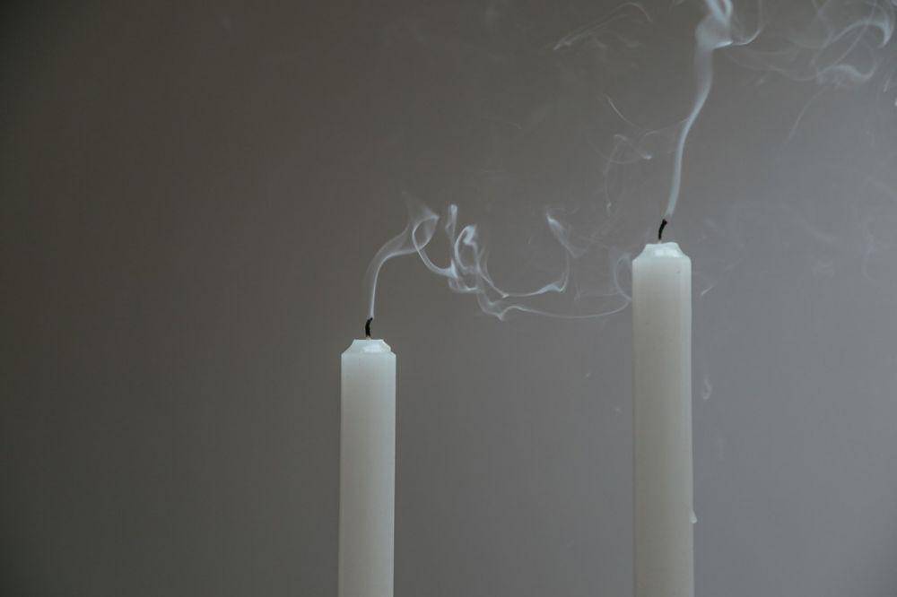 ilustrasi asap pada lilin (pexels.com/cup-of-couple)