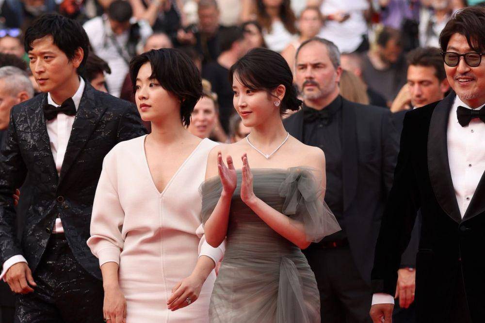 pemain film Broker di Festival Film Cannes 2022. (twitter.com/IUteamstarcandy)
