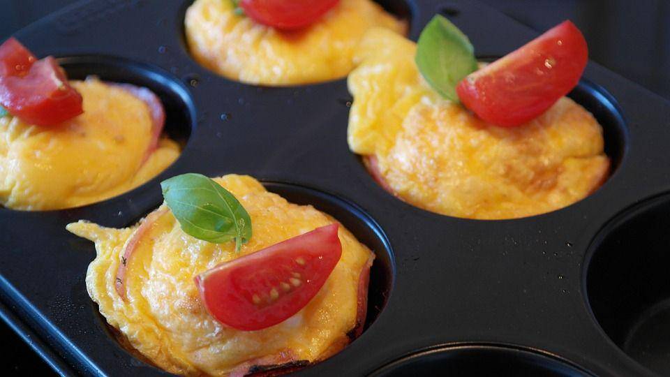 ilustrasi muffin roti sosis (pixabay.com/RitaE)