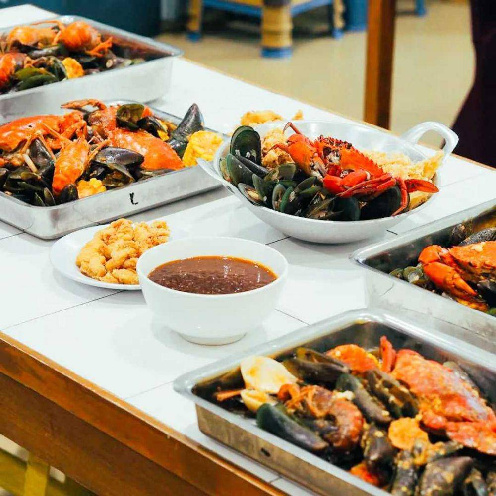 menu kepiting di Fish In Fun (instagram.com/fishinfun.plg)