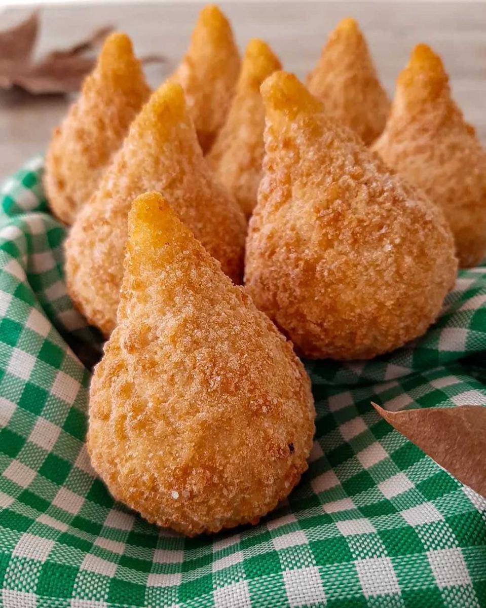 coxinha (instagram.com/delnacozinha)