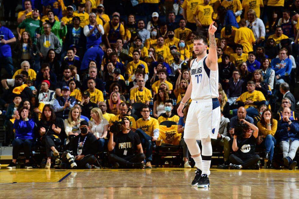 Luka Doncic menyamai rekor legenda NBA, Michael Jordan. (twitter.com/ESPNStatsInfo)