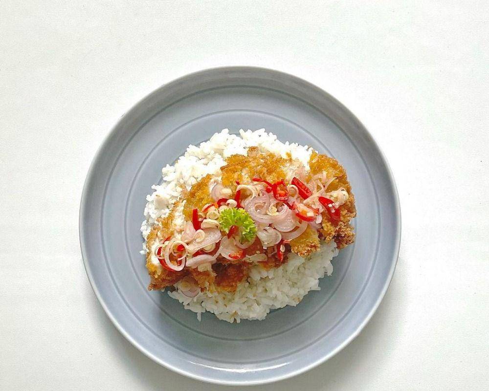 ilustrasi ayam katsu sambal matah (instagram.com/ristiafill)