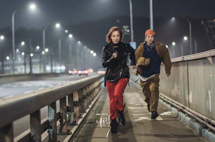 Ryeon dan Lim berusaha menyelamatkan orang yang mau buinuh diri (Instagram.com/mbcdrama_now)