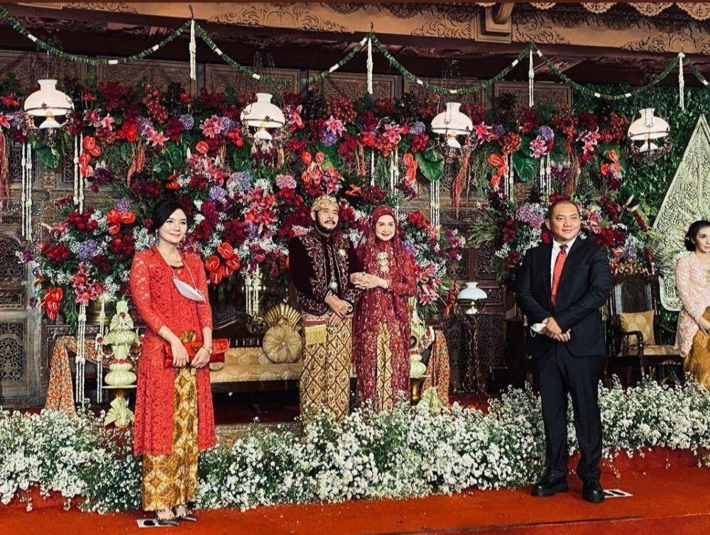 gaya busana Fessy Alwi (instagram.com/fessyalwi)