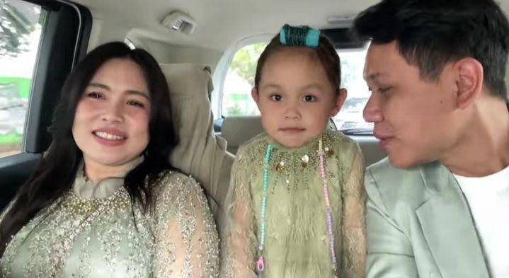 potret Lala kondangan (dok. youtube.com/Queen Lala)